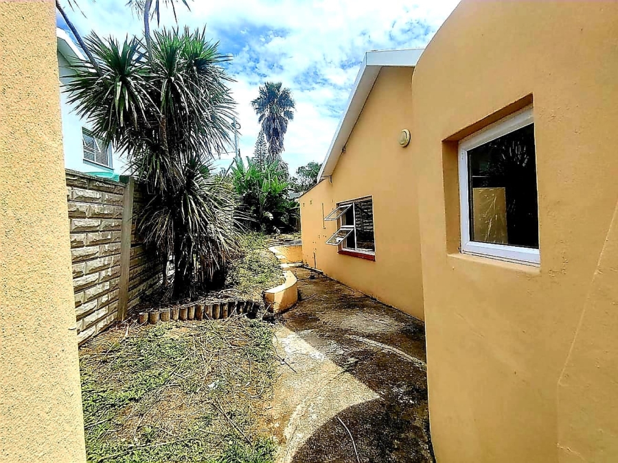 5 Bedroom Property for Sale in Beacon Bay Eastern Cape